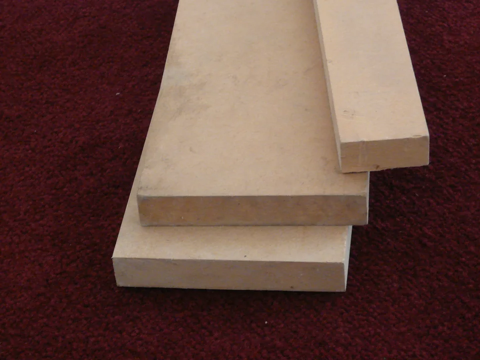 Ba mẫu MDF thô không xác định thương hiệu hoặc cấp chống ẩm. Ảnh đã giảm kích thước và chuyển sang WebP.